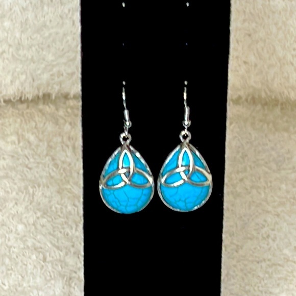 Trinity Celtic Knot Earrings - Picture 1 of 2